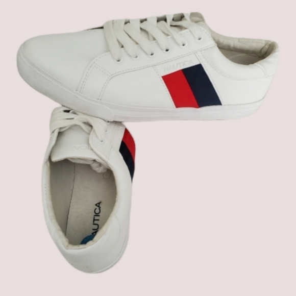 Nautica Clean Line Round Toe Minimalist Low-Top Sneaker - Picture 1 of 6